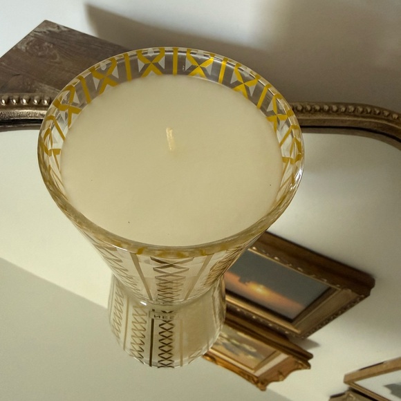 Best holiday candle - Picture 2 of 3